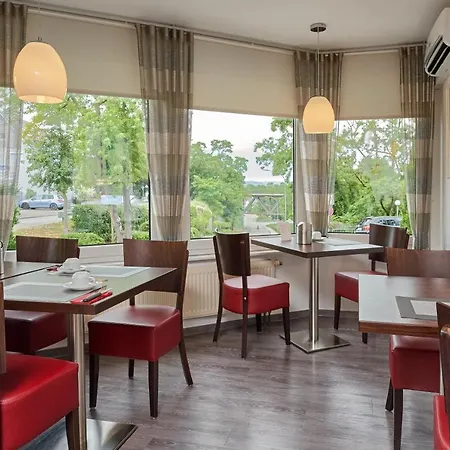 Touristik 3* نوينبورغ أم راين