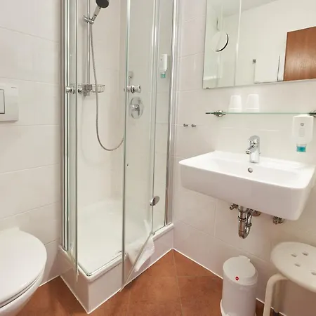 Touristik نوينبورغ أم راين